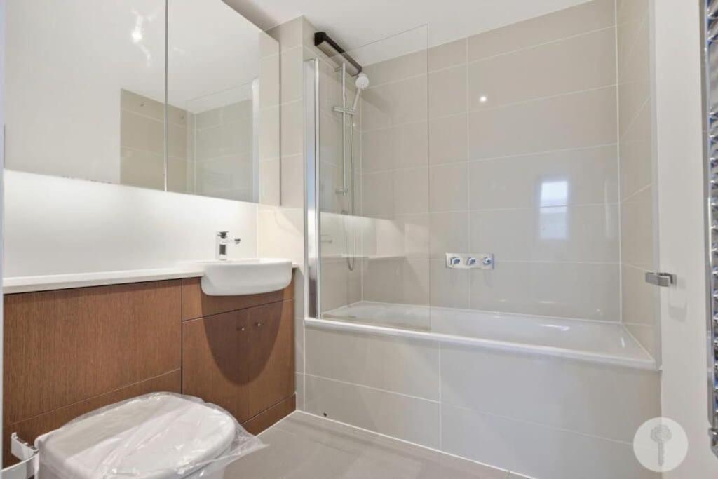 Modern 3 Bedroom - Olympic Park - E20 Stratford London Exterior photo