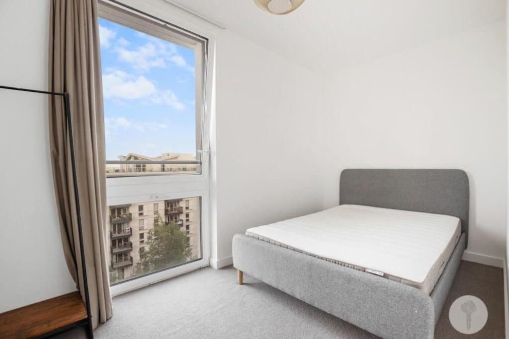 Modern 3 Bedroom - Olympic Park - E20 Stratford London Exterior photo